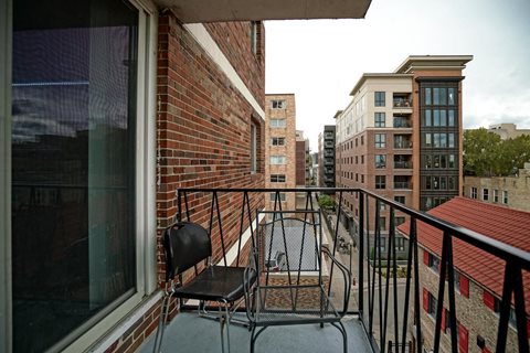 Surf and Surfside apartments and townhomes in Downtown Madison, WI. Fully Furnished, studio, one bedroom, 2 bedroom. Lake views. Managed by Wisconsin Management Company